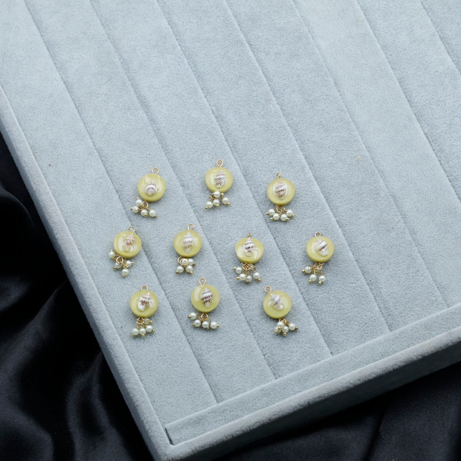 HAIR CHARMS - SHELL BUTTON 10 PCS PACK