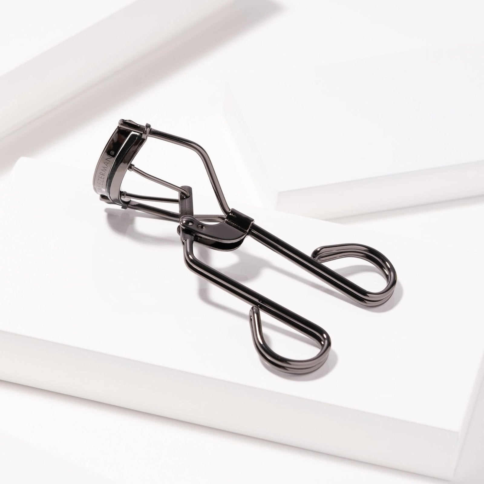 TWEEZERMAN PRO MASTER LASH CURLER