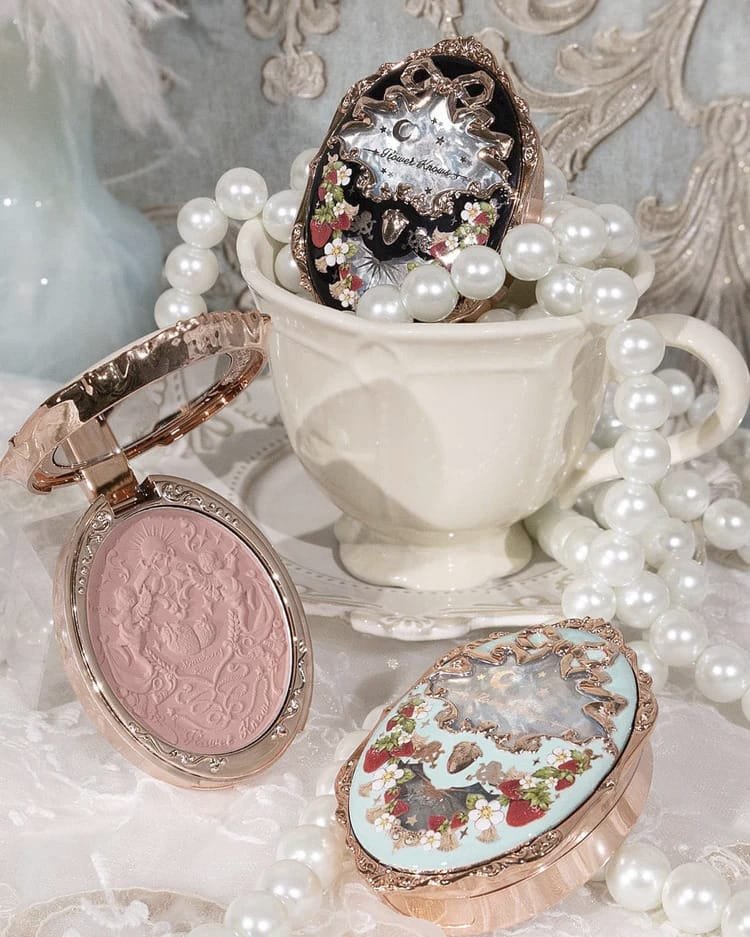 Flower Knows Strawberry Rococo Embossed Blush 5 Gm