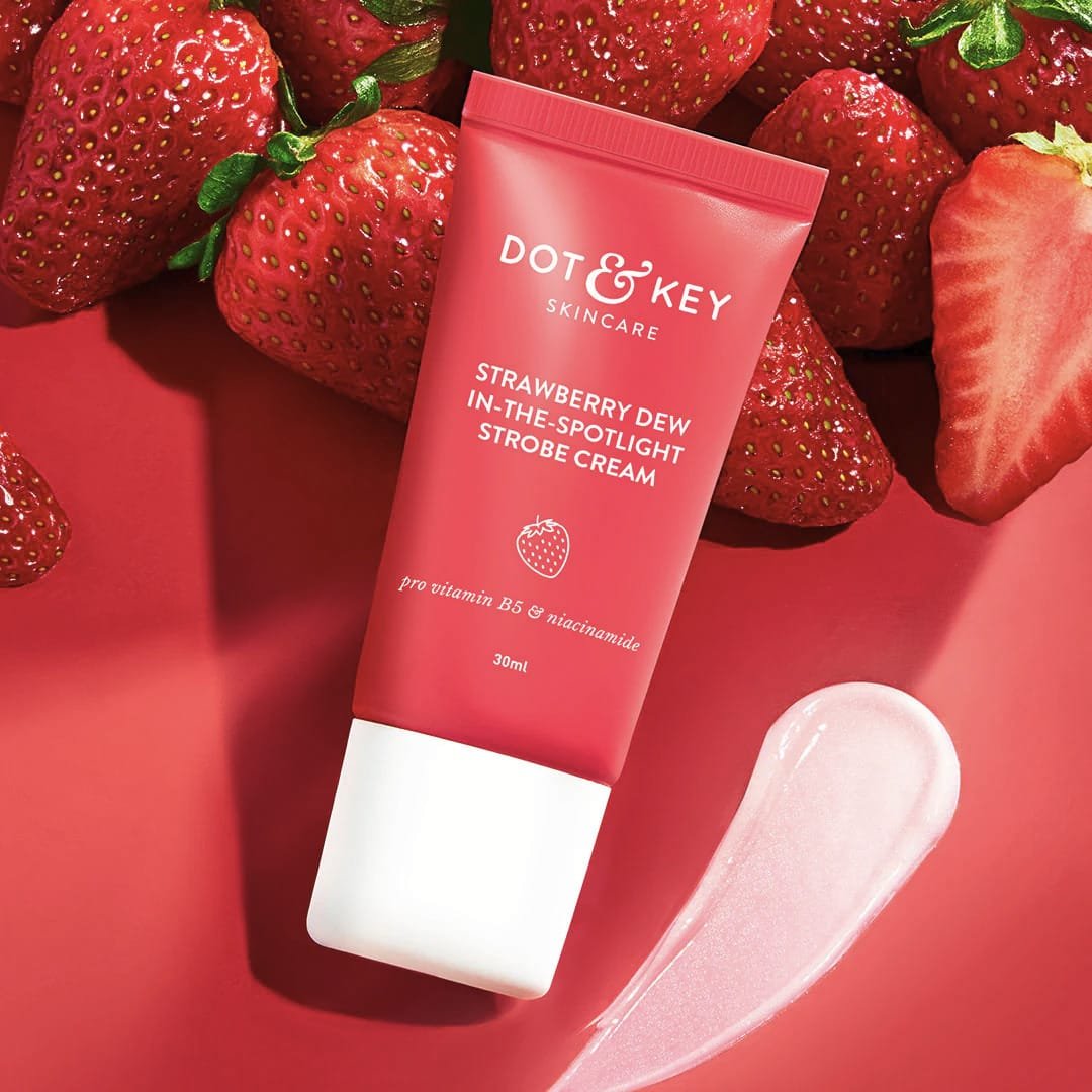 DOT & KEY STRAWBERRY DEW IN THE SPOT LIGHT STROBE CREAM 30ML