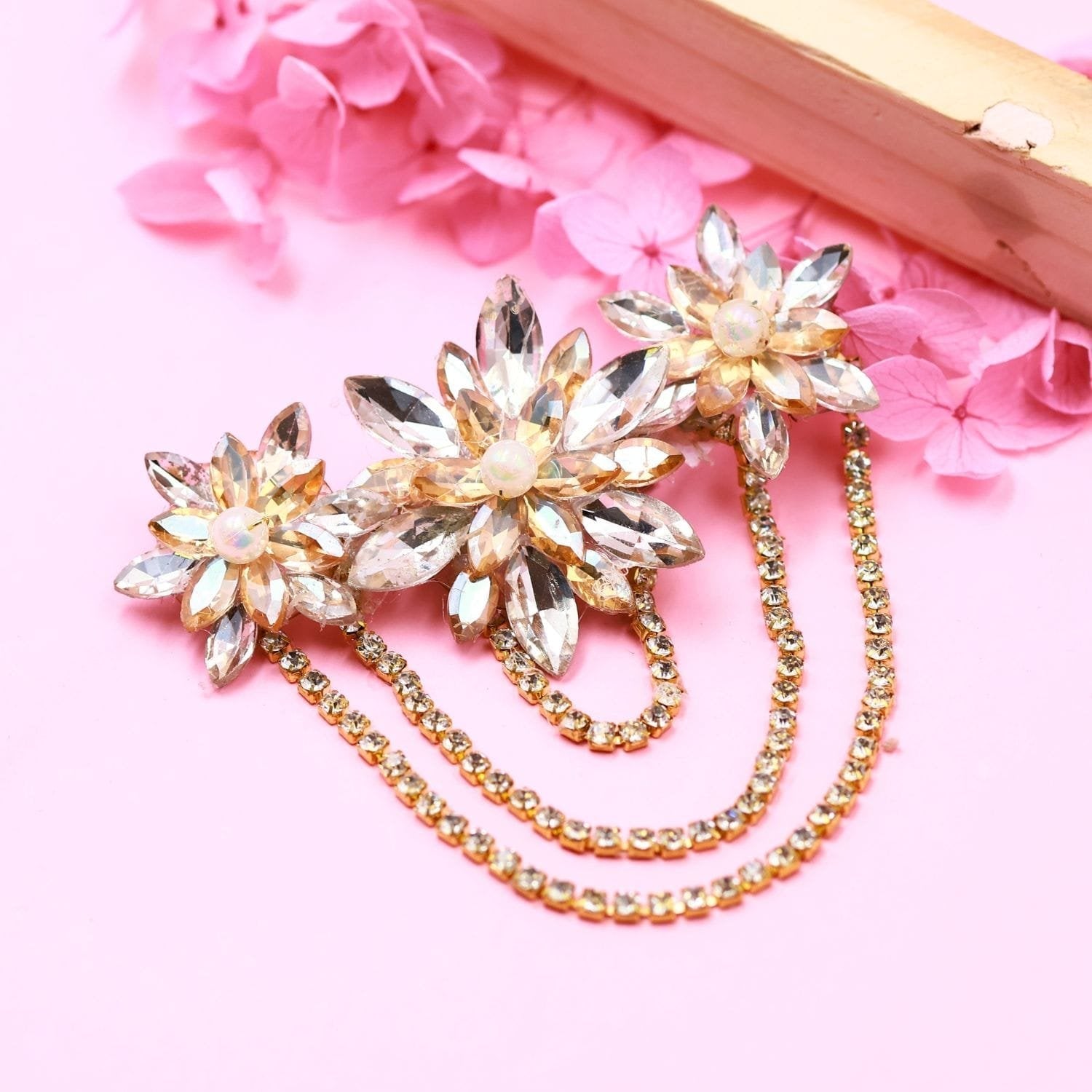 SNS SWAROSKI BROACH 2667