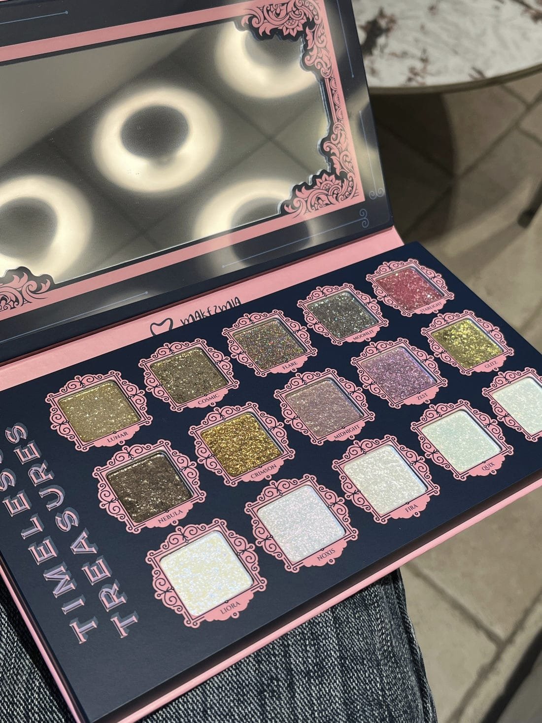 MAKEZMIA TIMELESS TREASURES EYESHADOW PALETTE 18GM