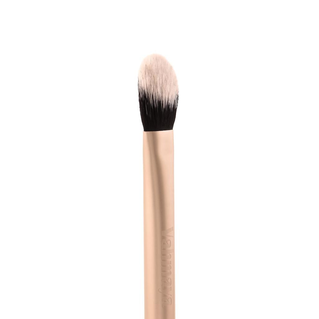 VAHMAYA BRIGHTENING CONCEALER BRUSH BRUSH IP403