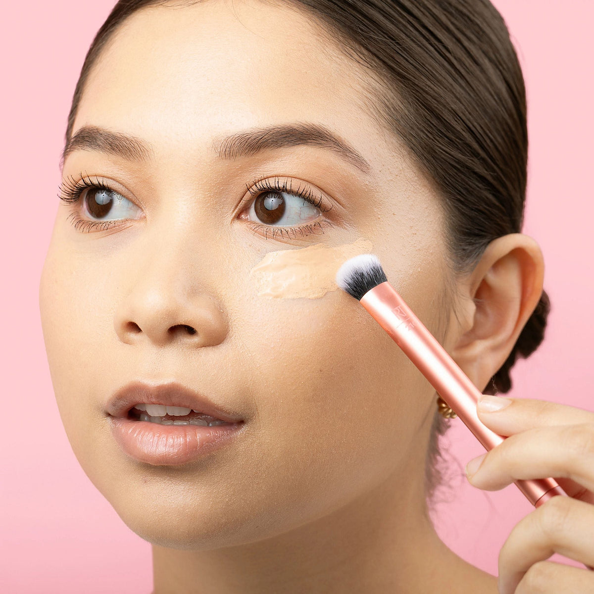 91542 Real Techniques Expert Concealer Brush RT 210