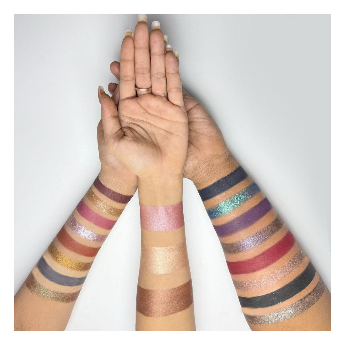 SHOPAAREL HEARTBEAT EYESHADOW HIGHLIGHTER PALETTE