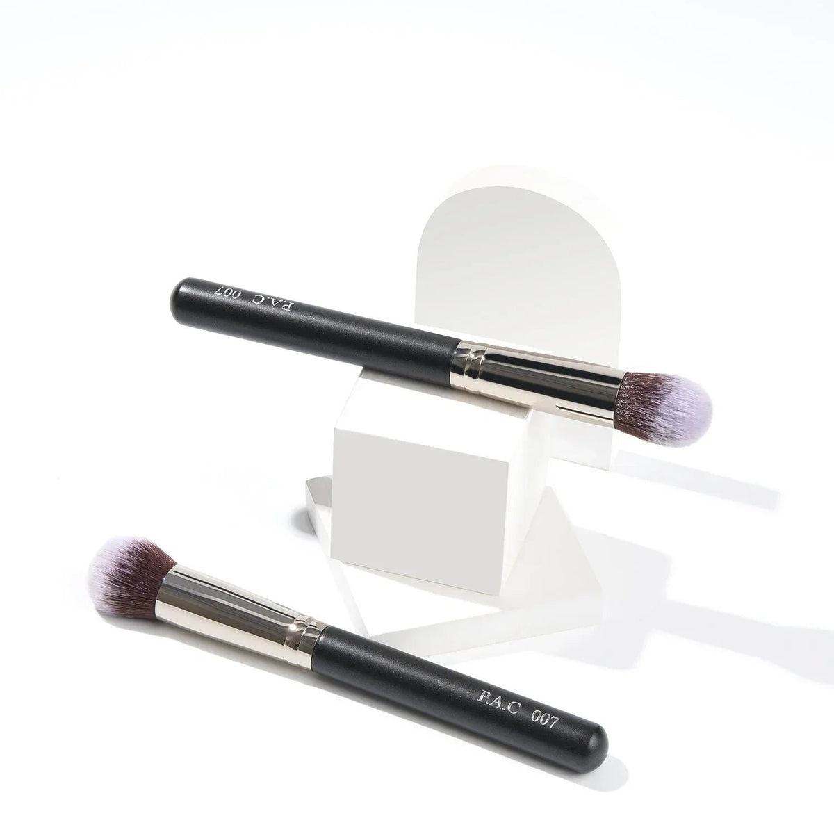 PAC CONCEALER brush 007